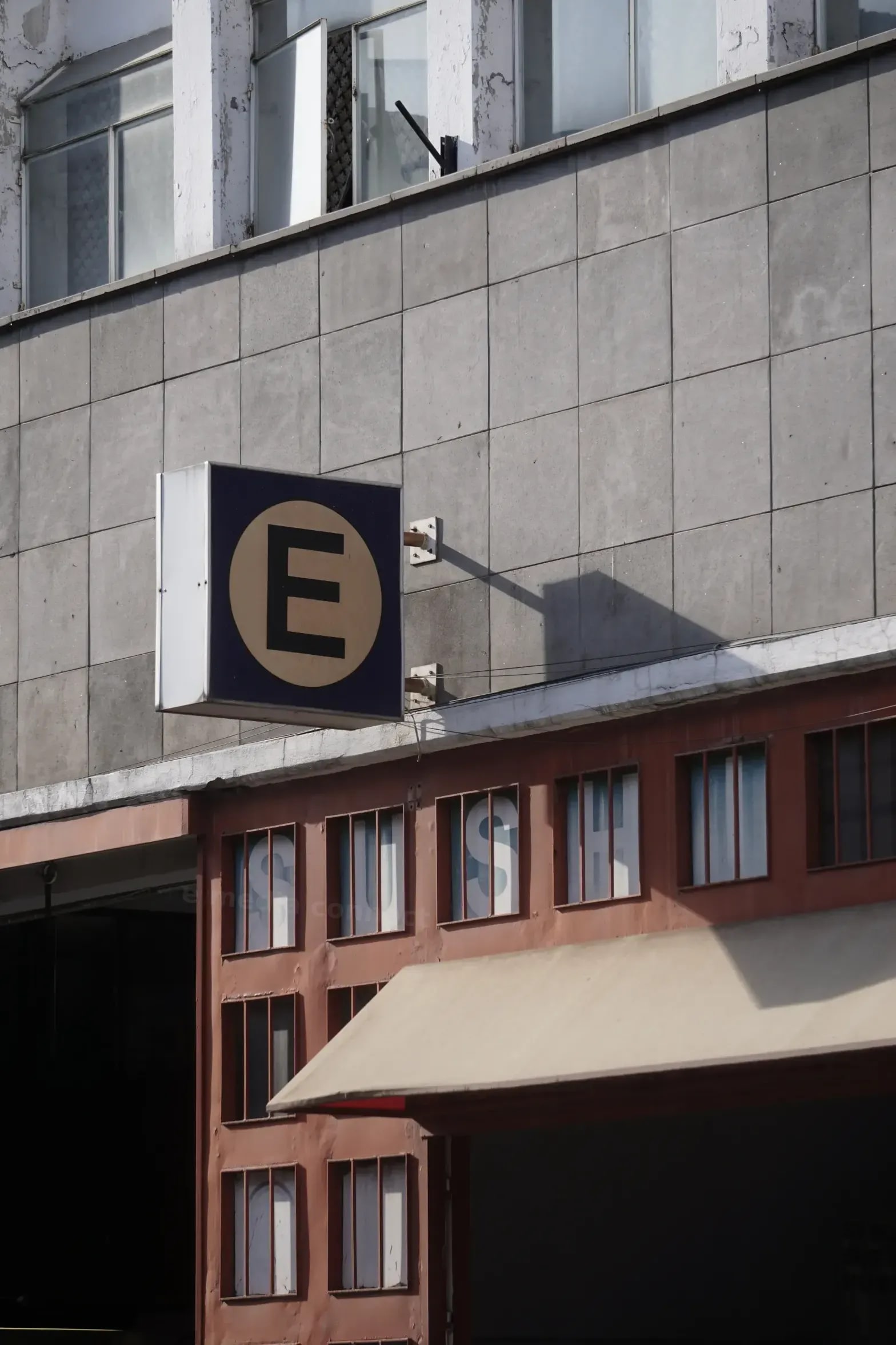 Communication digitale pour les entreprises, avec une approche claire et éditoriale.